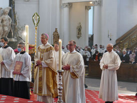 Diakonenweihe im Fuldaer Dom (Foto: Karl-Franz Thiede)